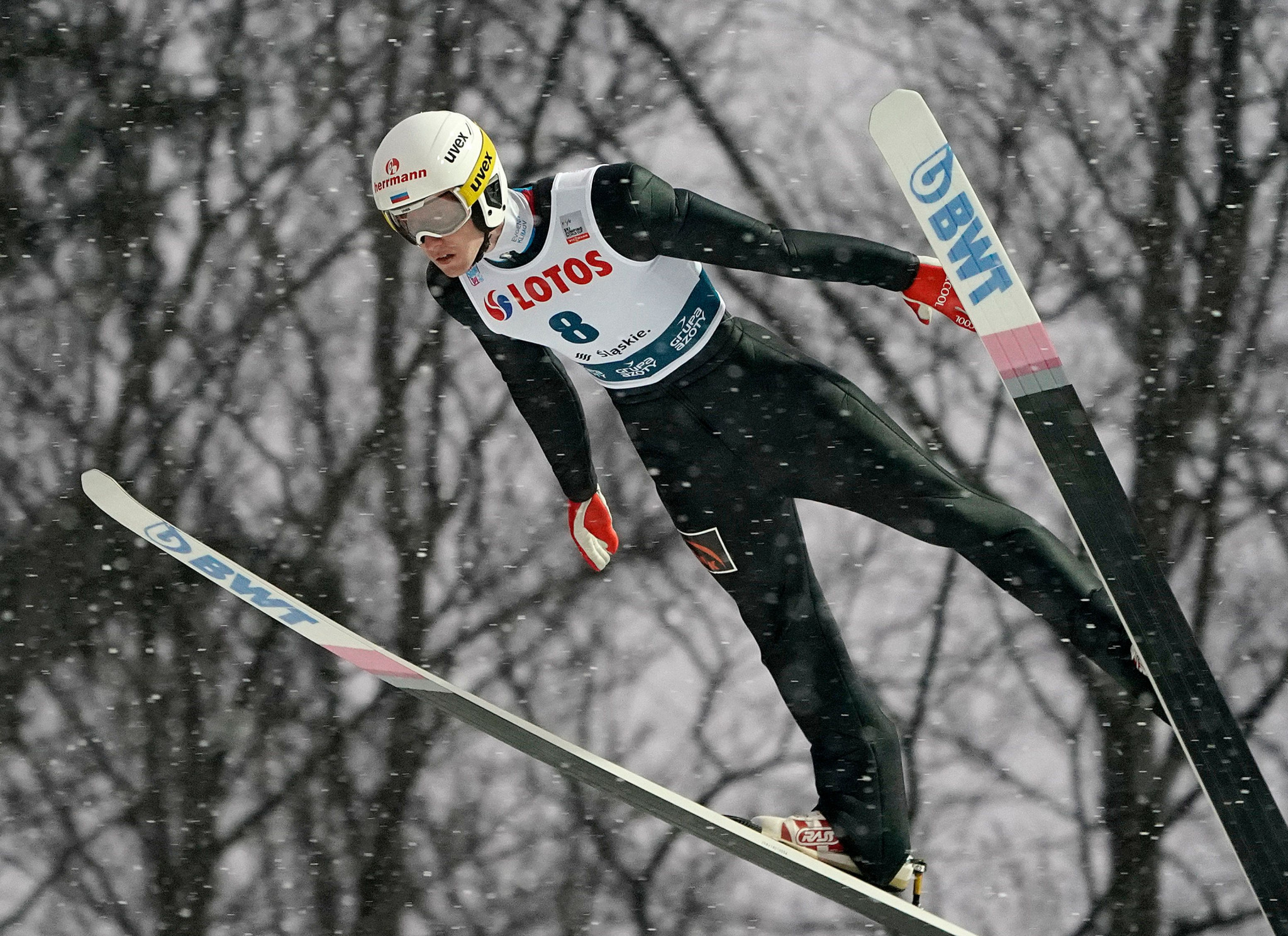 Le Japonais Ryōyū Kobayashi a remporté sa deuxième Coupe du monde de saut à ski en l'espace d'une semaine dans la station roumaine de Râșnov aujourd'hui © Getty Images