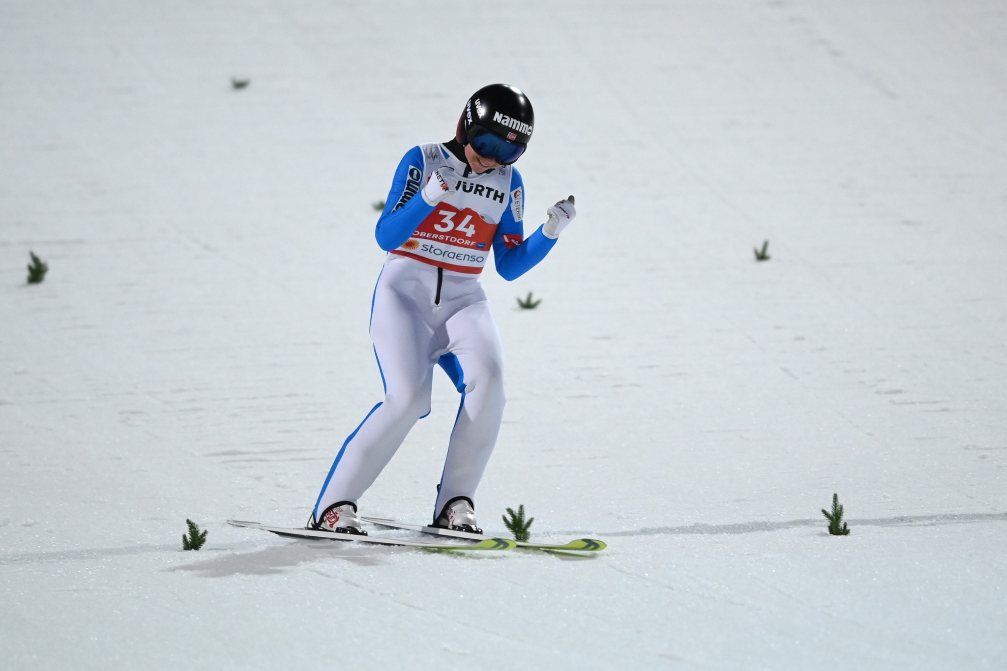La sauteuse à ski Maren Lundby célèbre après avoir remporté le deuxième titre mondial de sa carrière © Getty Images 