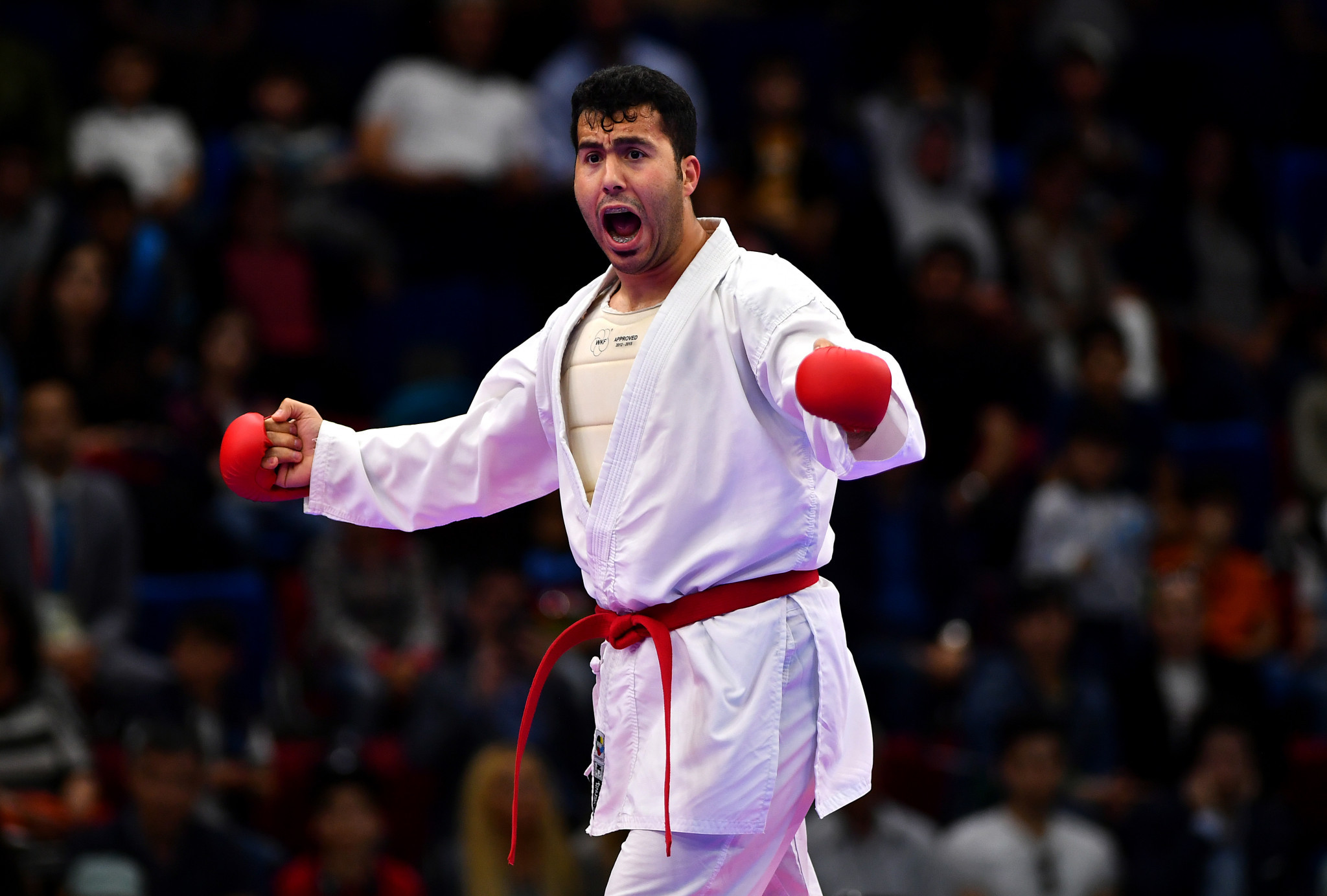 El iraní Sajad Ghanzadeh se prepara para un día completo de actuaciones y gana la categoría masculina de kumid + 84 kg en el evento Karate-1 de la Premier League en Estambul © Getty Images