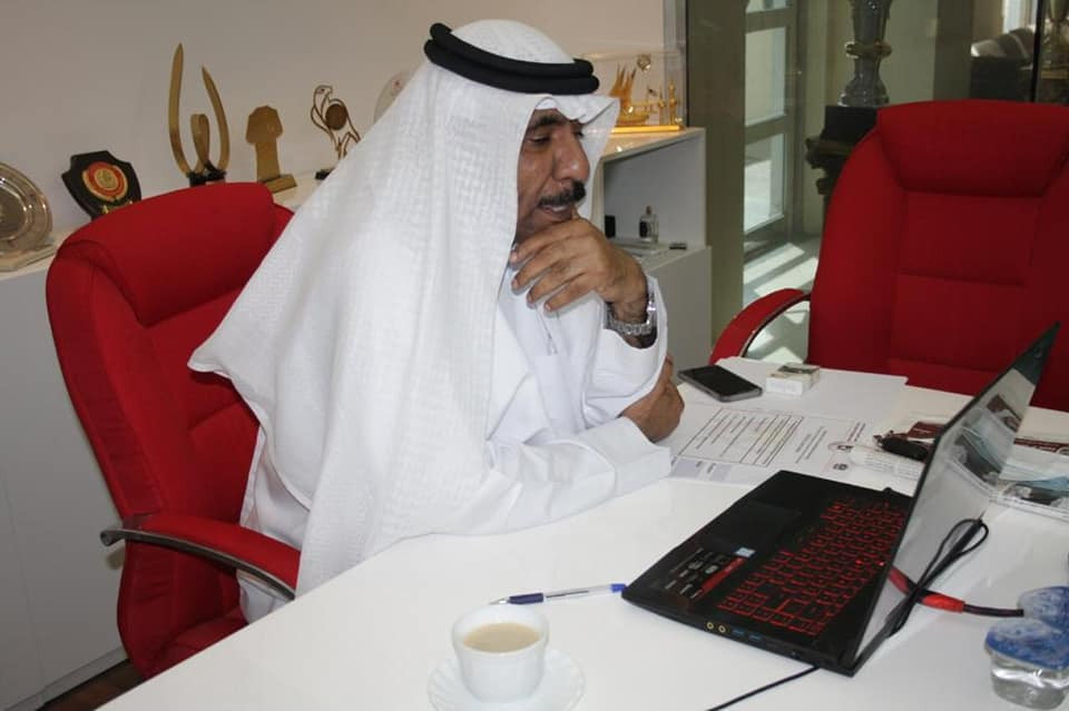 وكان رئيس اتحاد الإمارات لكرة القدم اللواء ناصر عبد الرزاق الرزوقي من بين المسؤولين الذين حضروا الاجتماع عن بعد © UAEKF / Facebook