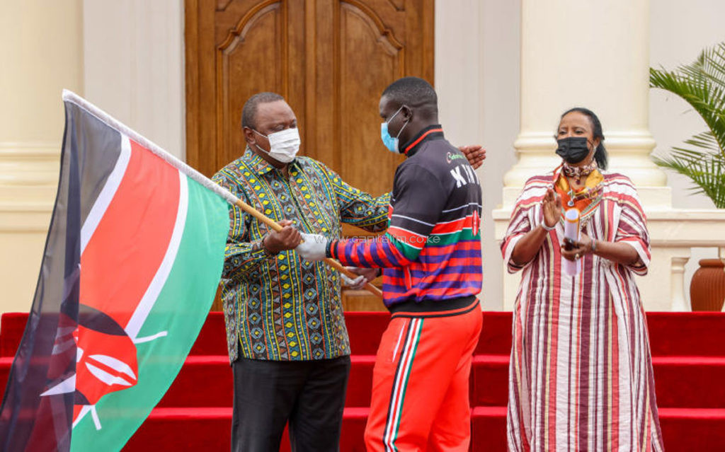 Andrew Amonde receives the Kenyan flag from President Uhuru Kenyatta Â© NOCK