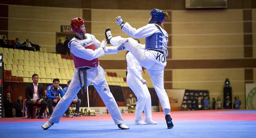 Oh Hye-ri, right, won the gold medal at the 2015 World Championships in Chelyabinsk ©WTF