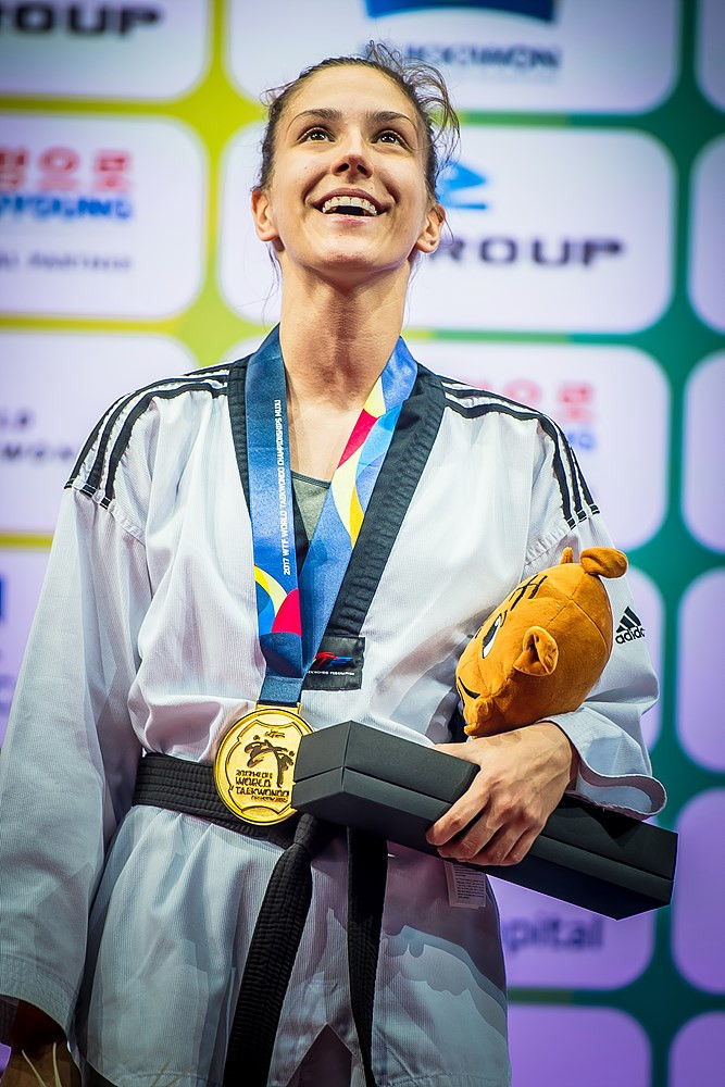Vanja Stanković is happy to receive her gold medal at the 2017 World Championships ©World Taekwondo